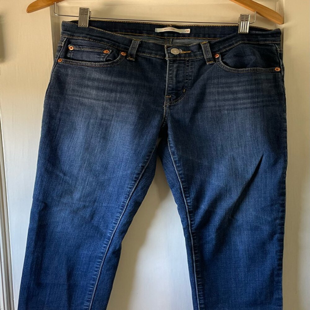Levi’s dark wash boyfriend jeans, size 28